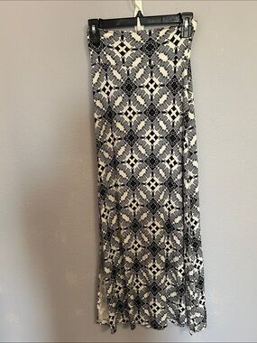 Charlotte Russe Women Juniors Black White Geometric Maxi Skirt Size Extra Small
